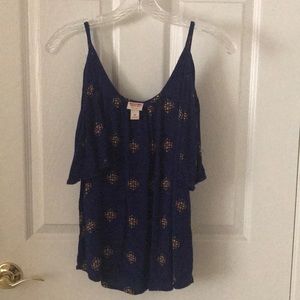 Patterned cold shoulder top